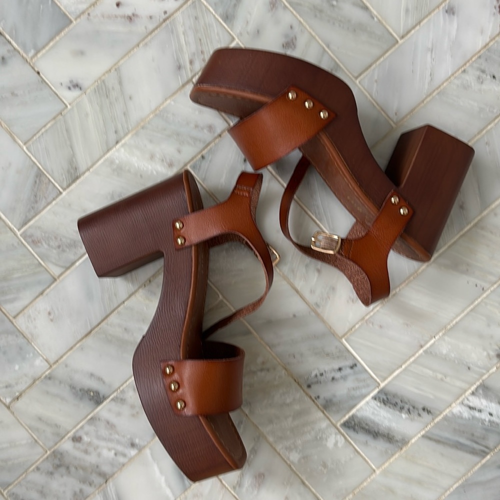 NEW Madden Girl platform clogs
